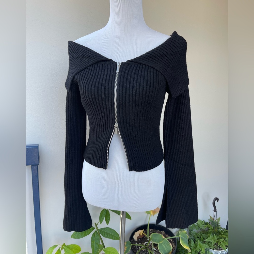 Zara Off-Shoulder Zipper Fitted Sweater in Black, US L